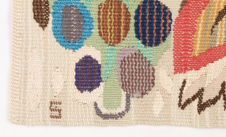 TEXTILES, 3 pieces. "Vindruvor", "Oktober" as well as "Tulpan". 34,5 x 35,5, 40 x 30, 34 x 39,5 cm. Designed and signed by Barbro Sprinchorn.