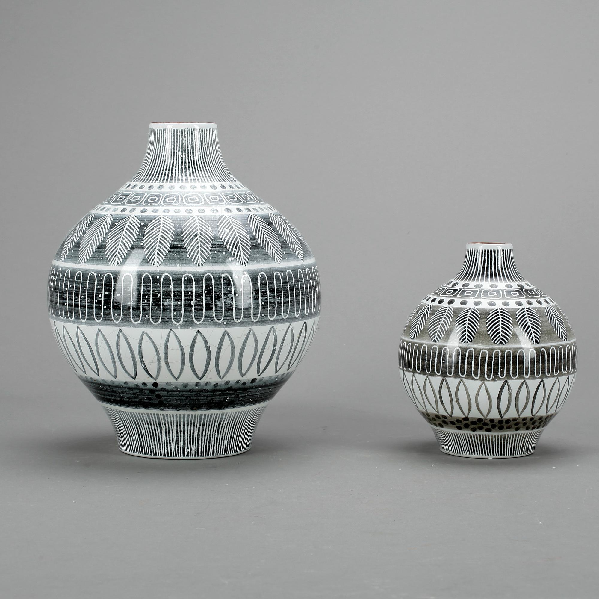 VASER, 2st, "Grafika" Ingrid Atterberg, Upsala Ekeby, 1950-tal.