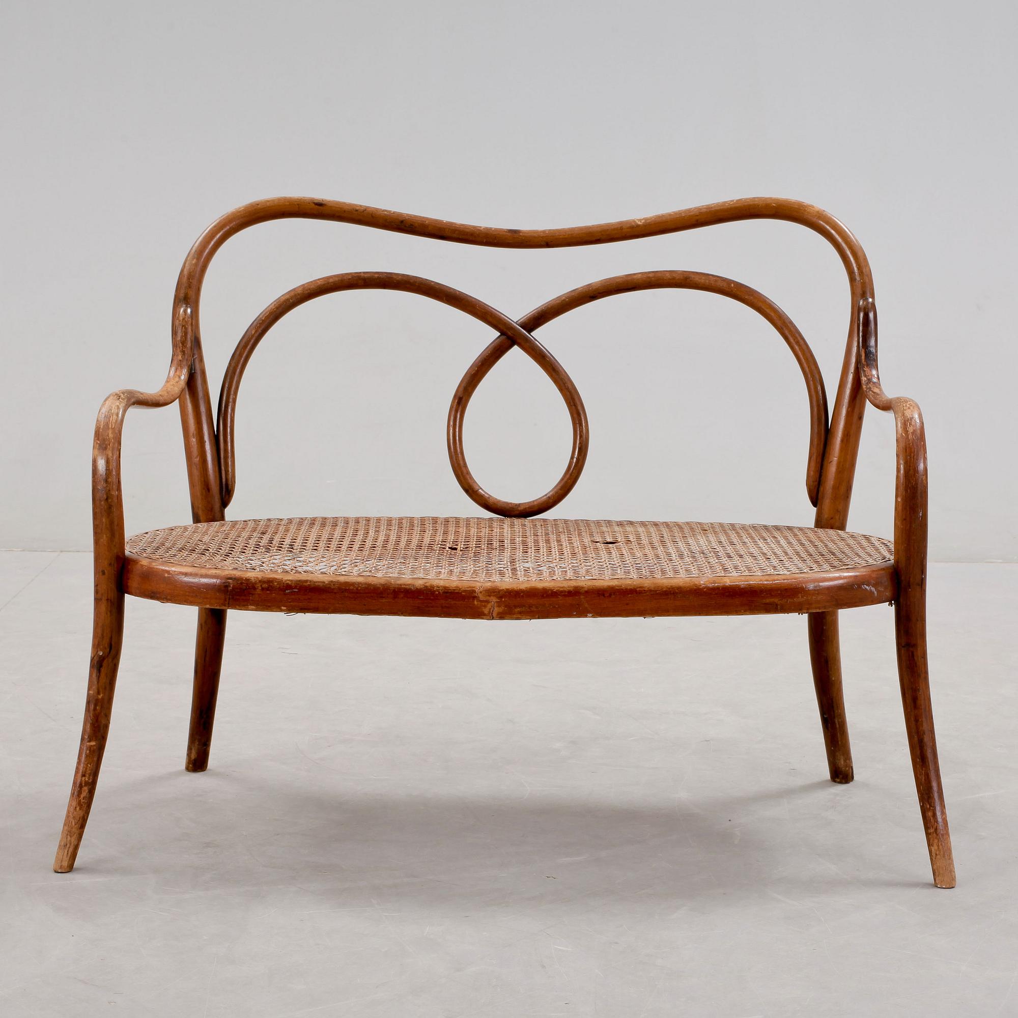 BARNSOFFA, Thonetstil, 1900-talets första hälft.