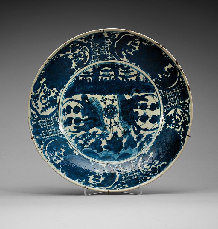 A blue and white charger, Ming dynasty, Wanli (1572-1620).