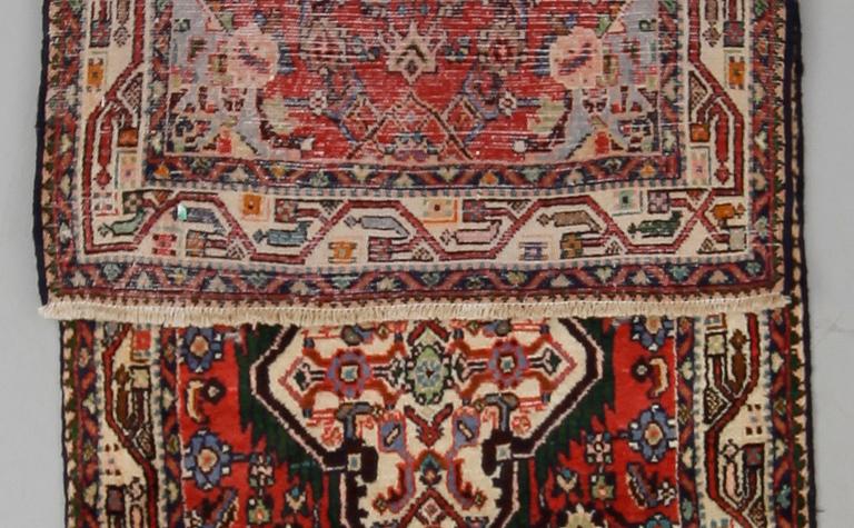 MATTA, Hamadan, ca 335 x 83 cm.
