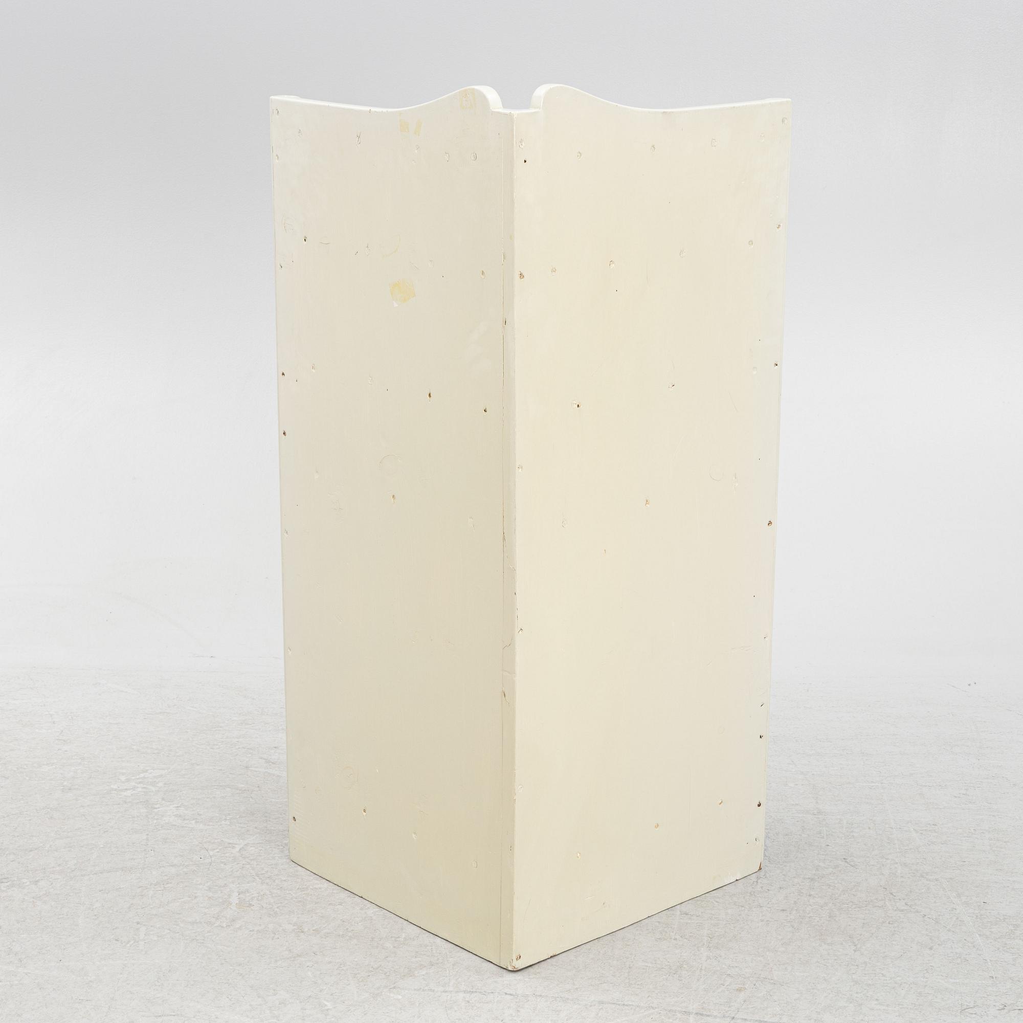 Hörnskåp, 1900-talets mitt.