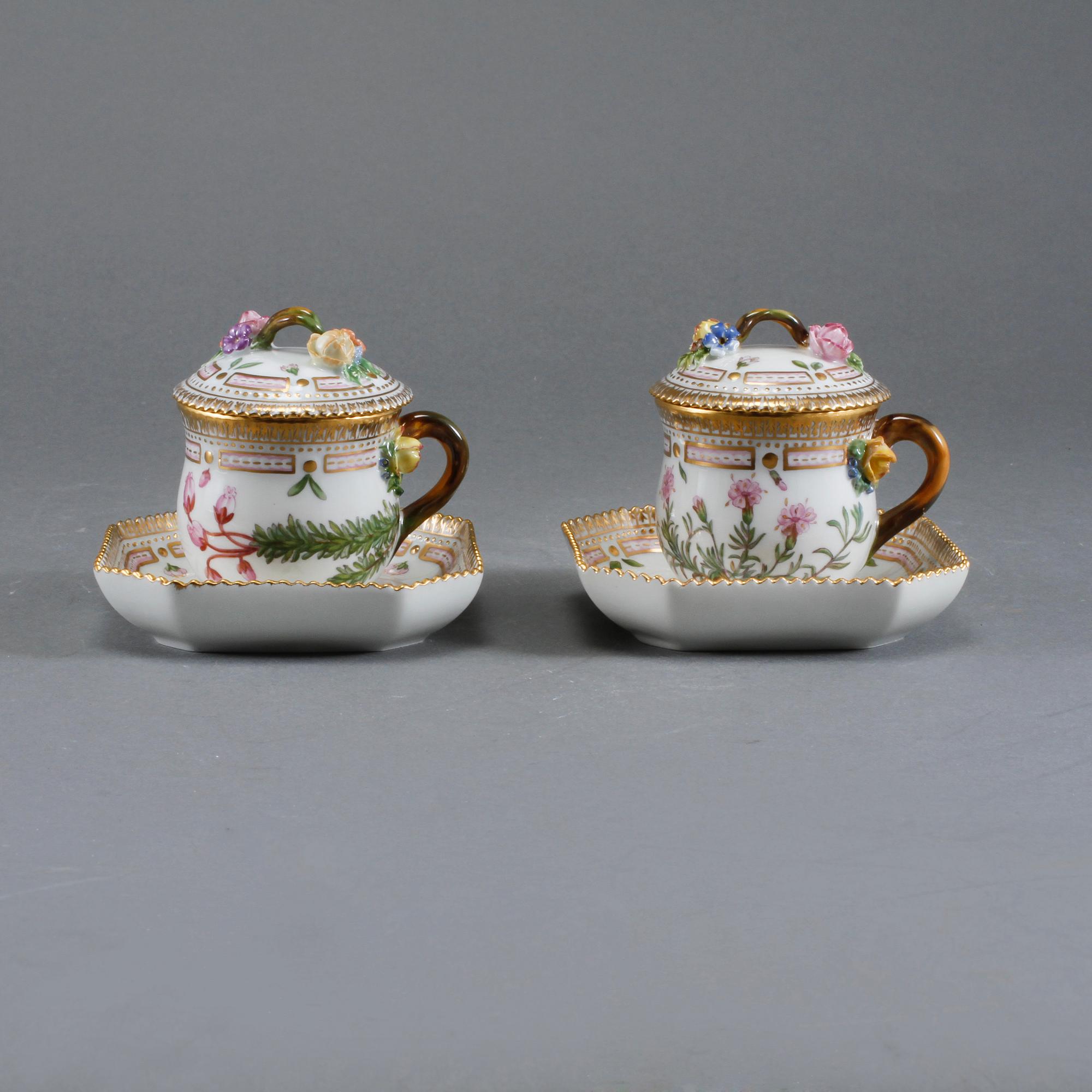 CREMEKOPPAR MED FAT, 2 st, porslin. "Flora Danica", 20 3515/20 3514, Royal Copenhagen, 1900-talets andra hälft.