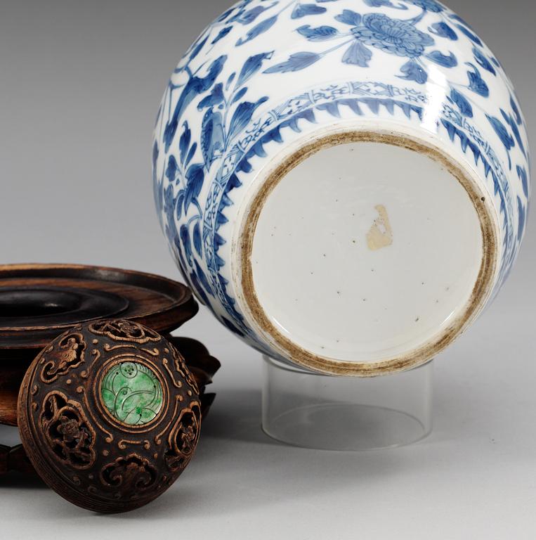 A blue and white jar, Qing dynasty, early 18th Century.