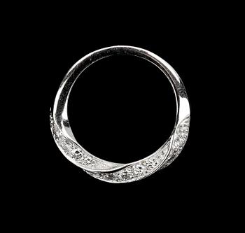 RING, 18k vitguld med briljantslipade diamanter, tot 1.00 ct enl gravyr.