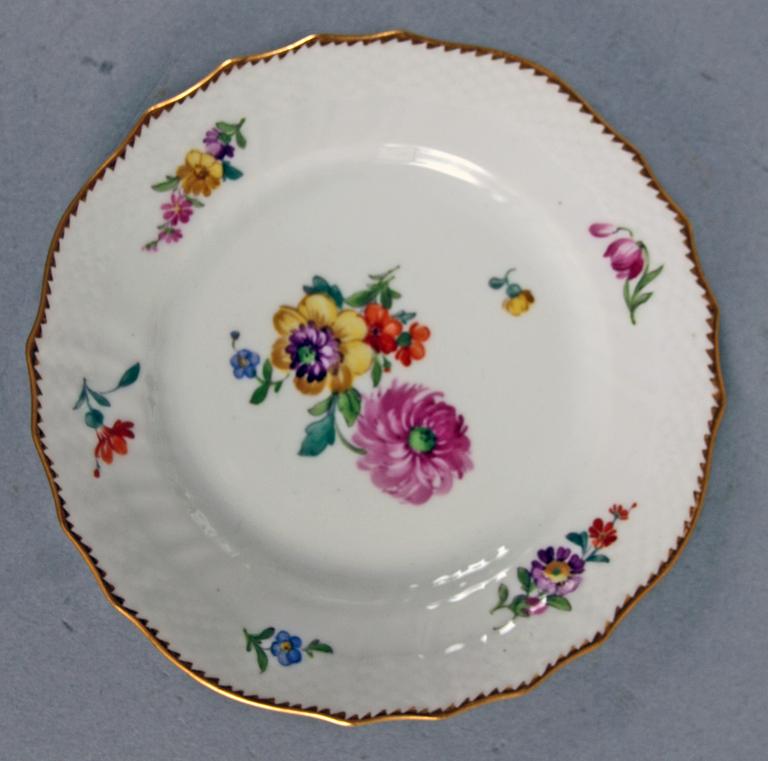 MATSERVIS, 68 delar, porslin, "Sachsisk blomst", Royal Copenhagen.