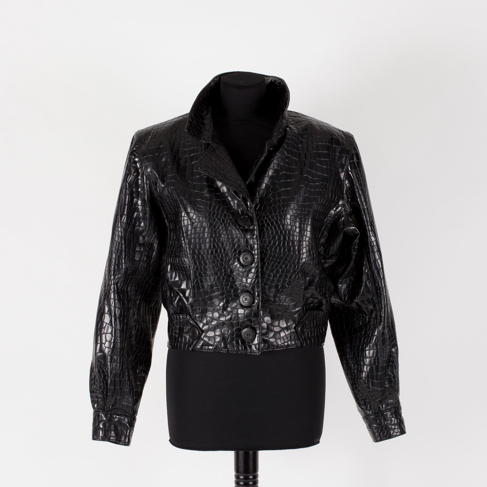 JACKA, Yves Saint Laurent.
