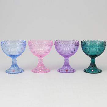 SKÅLAR på fot, 13 stycken, glas. Marimekko för Iittala.