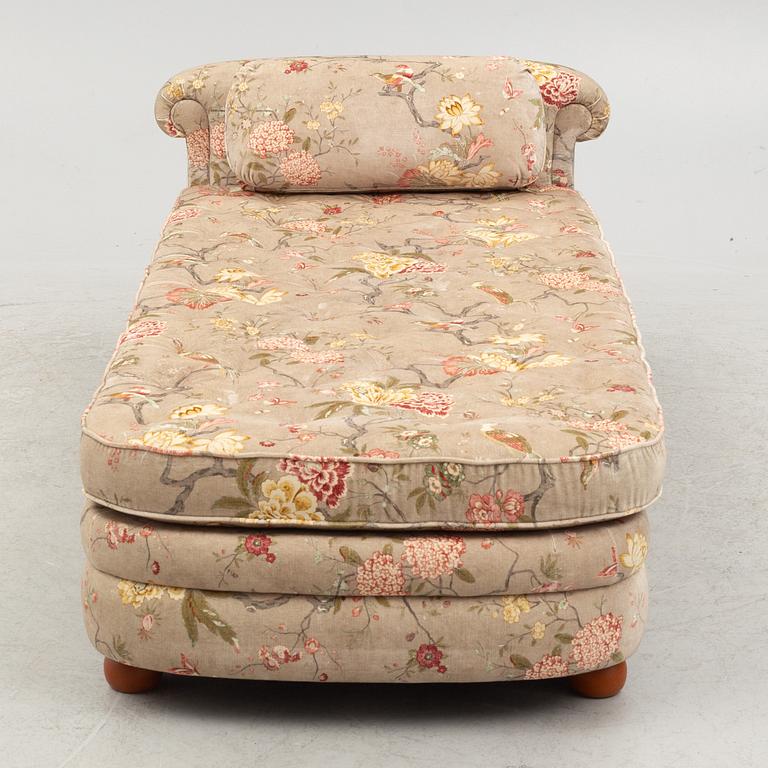 Josef Frank, a model 775 couch/daybed, Svenskt Tenn, 2021.