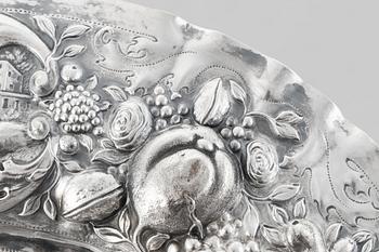 A Swedish early 18th century silver dish, mark of Magnus Myrman, Norrköping (1706-1730).