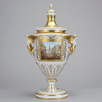 LOCKURNA, porslin, Dresden, 1900-talets första hälft.