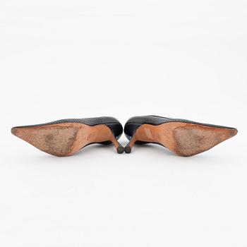 CHANEL, a pair of black leather pumps.