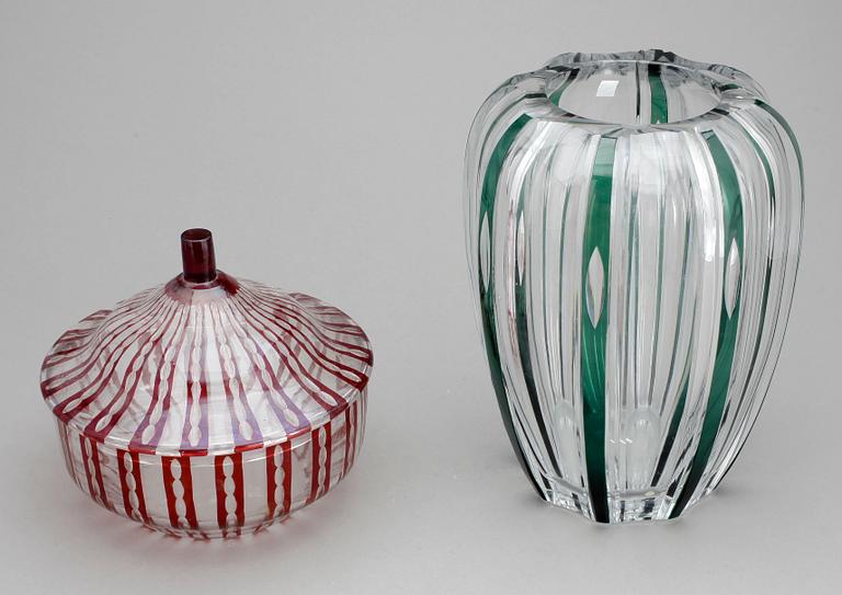 VAS samt SKÅL, 2 st, glas, en otydligt signerad, 1930/40-tal.