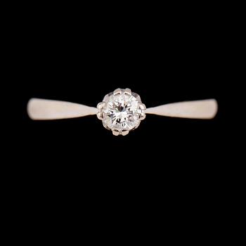 RING, 18 k vitguld med briljant, 0.20 ct enligt gravyr. Vikt ca 2 gram.