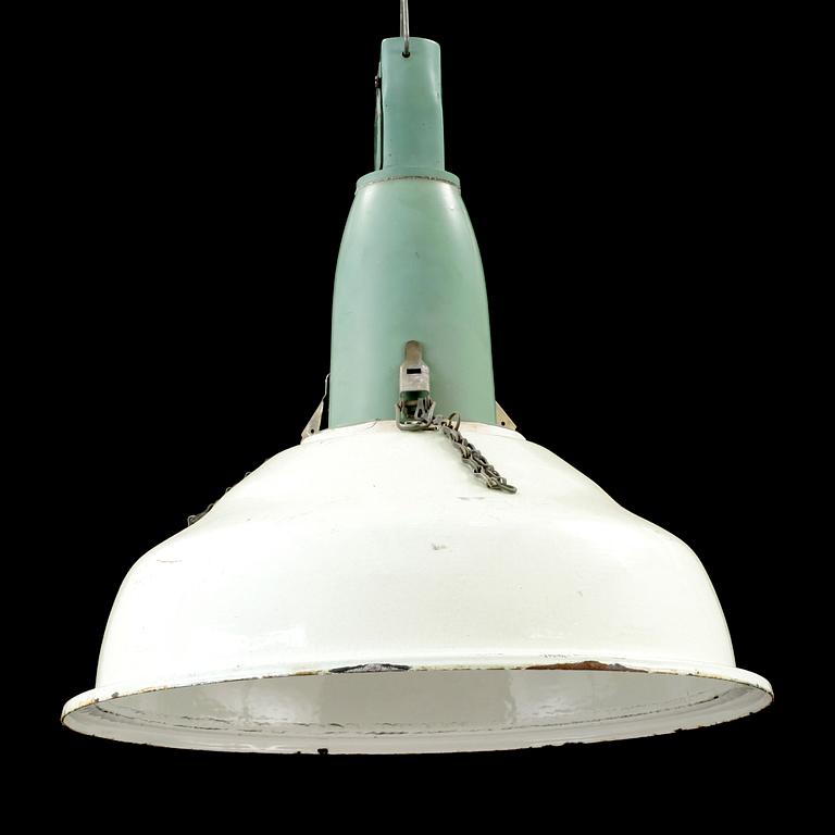 INDUSTRILAMPOR, ett par, Ryssland, 1900-talets andra hälft. Höjd 40 cm.