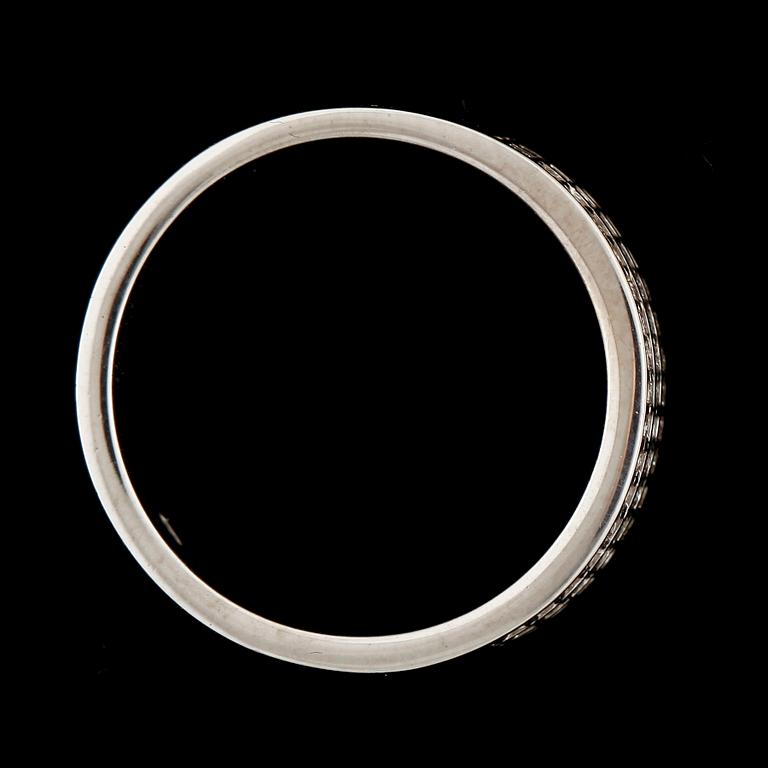 RING, 14k vitguld med briljantslipade diamanter tot ca0,35ct. 2000-tal. Vikt ca4,4g.