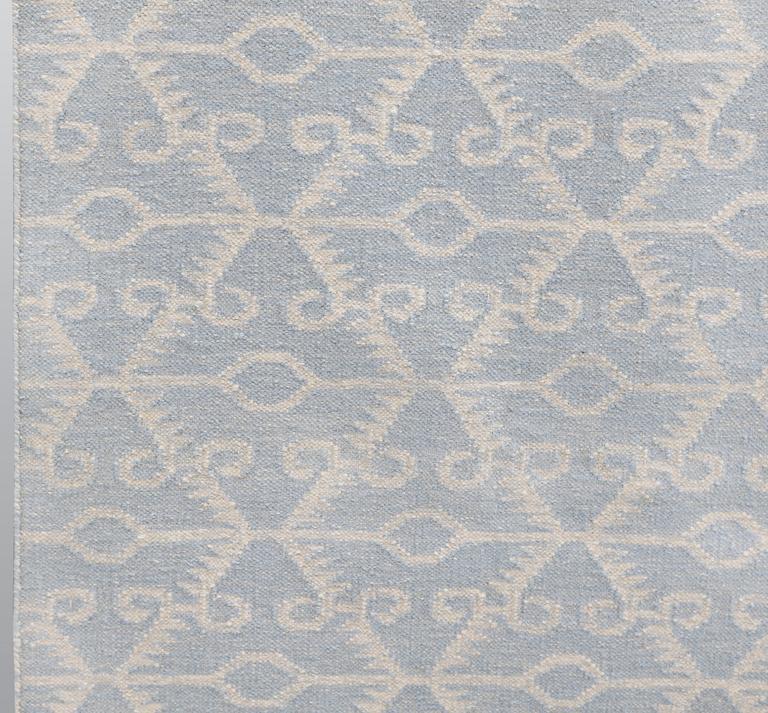 A Kelim carpet, c. 290 x 200 cm.
