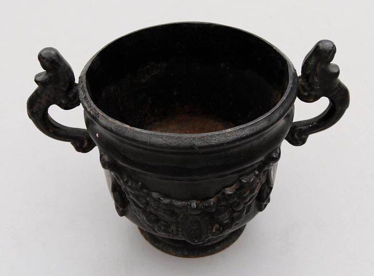 TRÄDGÅRDSURNA, gjutjärn, Stafsjö Bruk, 1900-talets mitt.