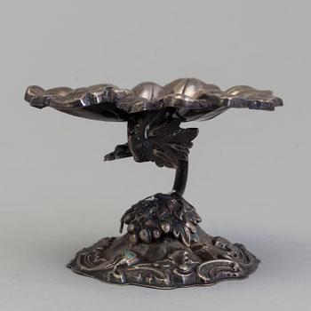 TESPINDEL & NÅLFAT, silver, bl a Gustaf Möllenborg, Stockholm, 1860.