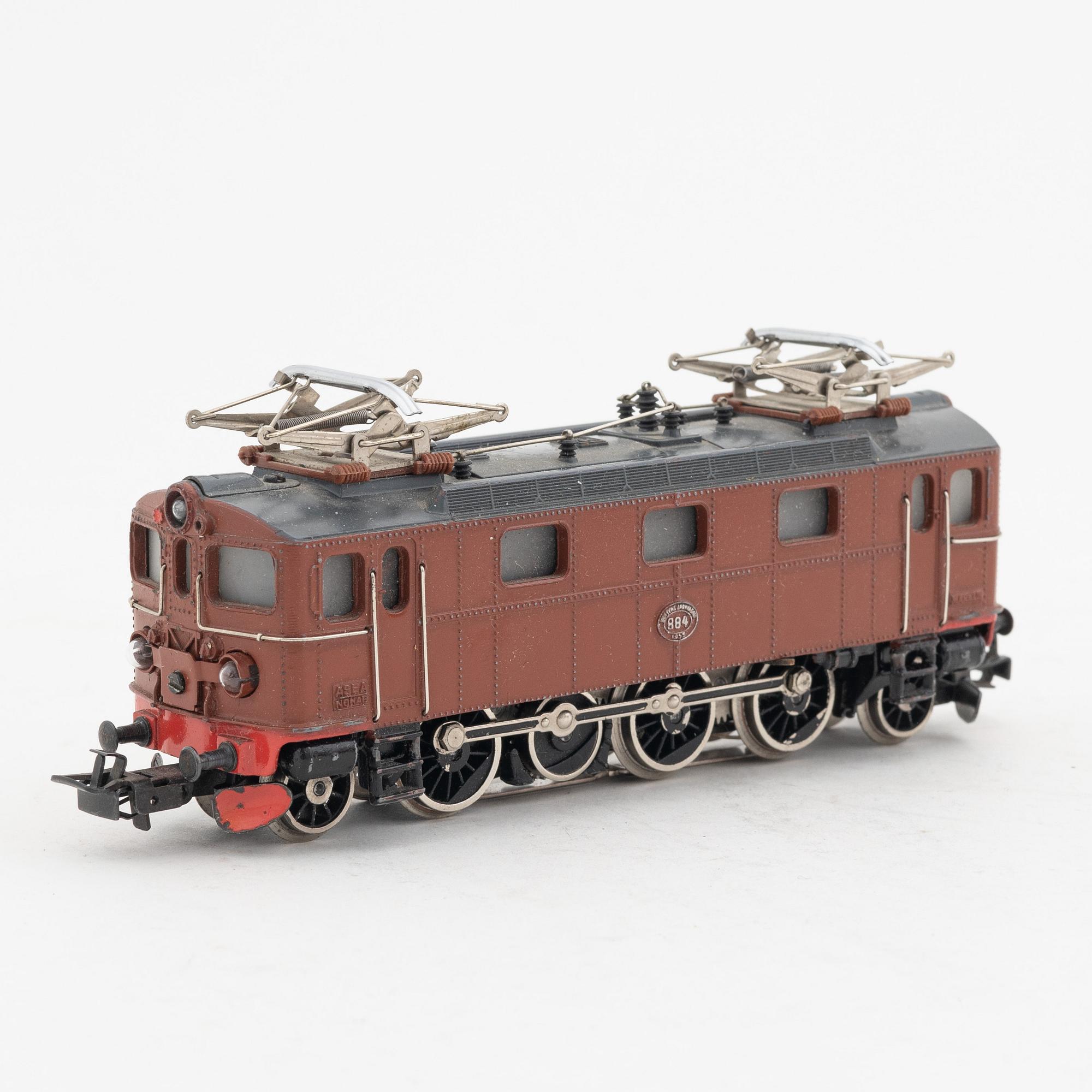 Märklin, electrical locomotive model 3018, gauge H0, in box.