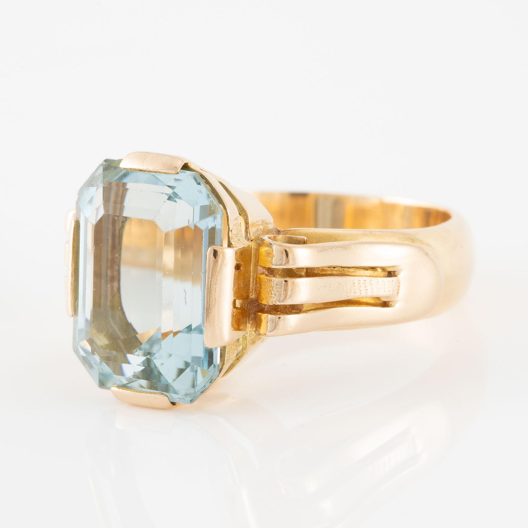 Ring, 20K gold with aquamarine.