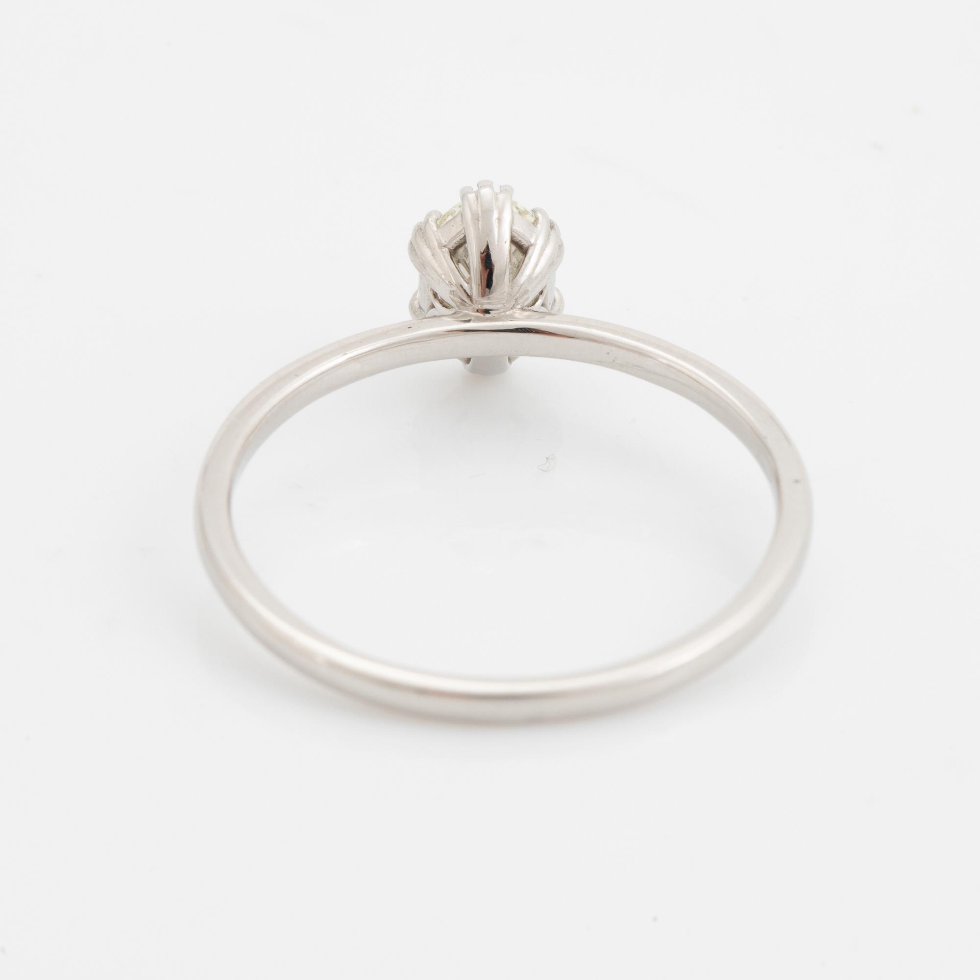 Oval cut diamond ring.