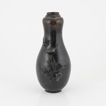 A Japanese bronze Vase, Meiji (1868-1912).