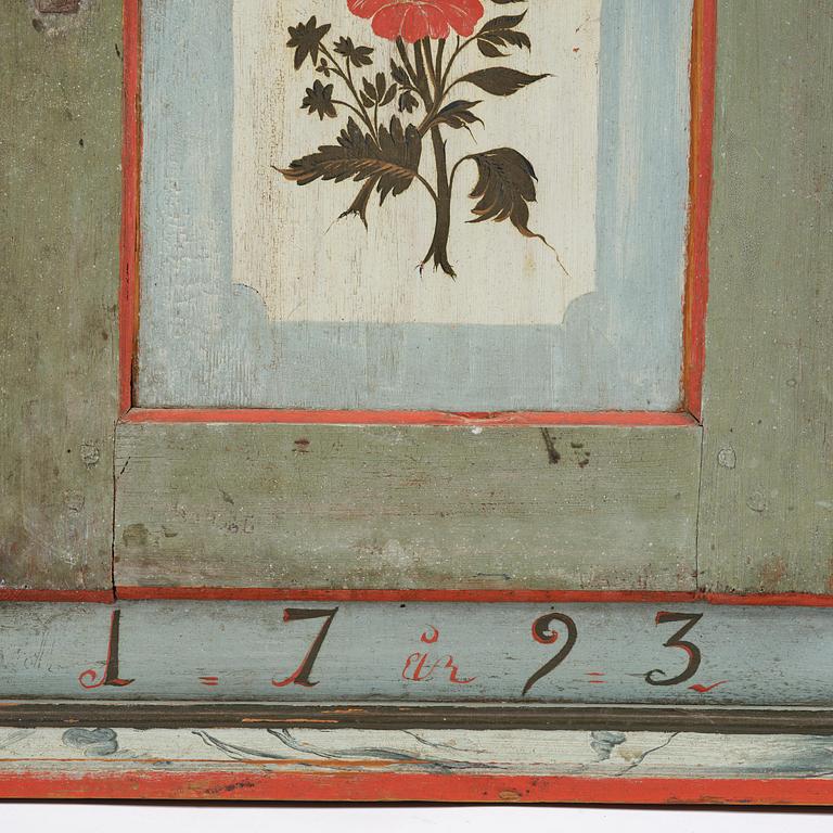 Hängskåp, allmoge, målat av Jöns Månsson, Forsa, Hälsingland, daterat 1793.