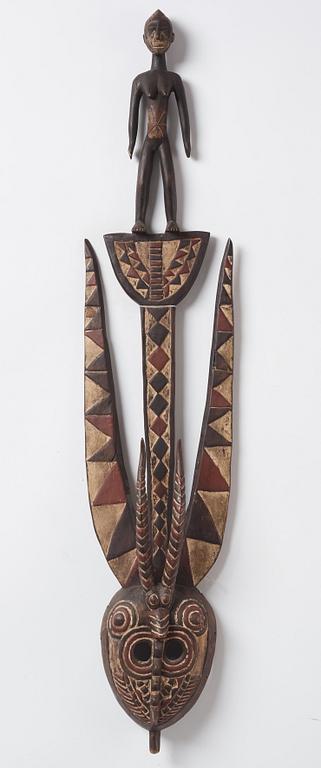 A sculptue and two masks reportedly from The Ivory coast, from the second half of the 20:th century.