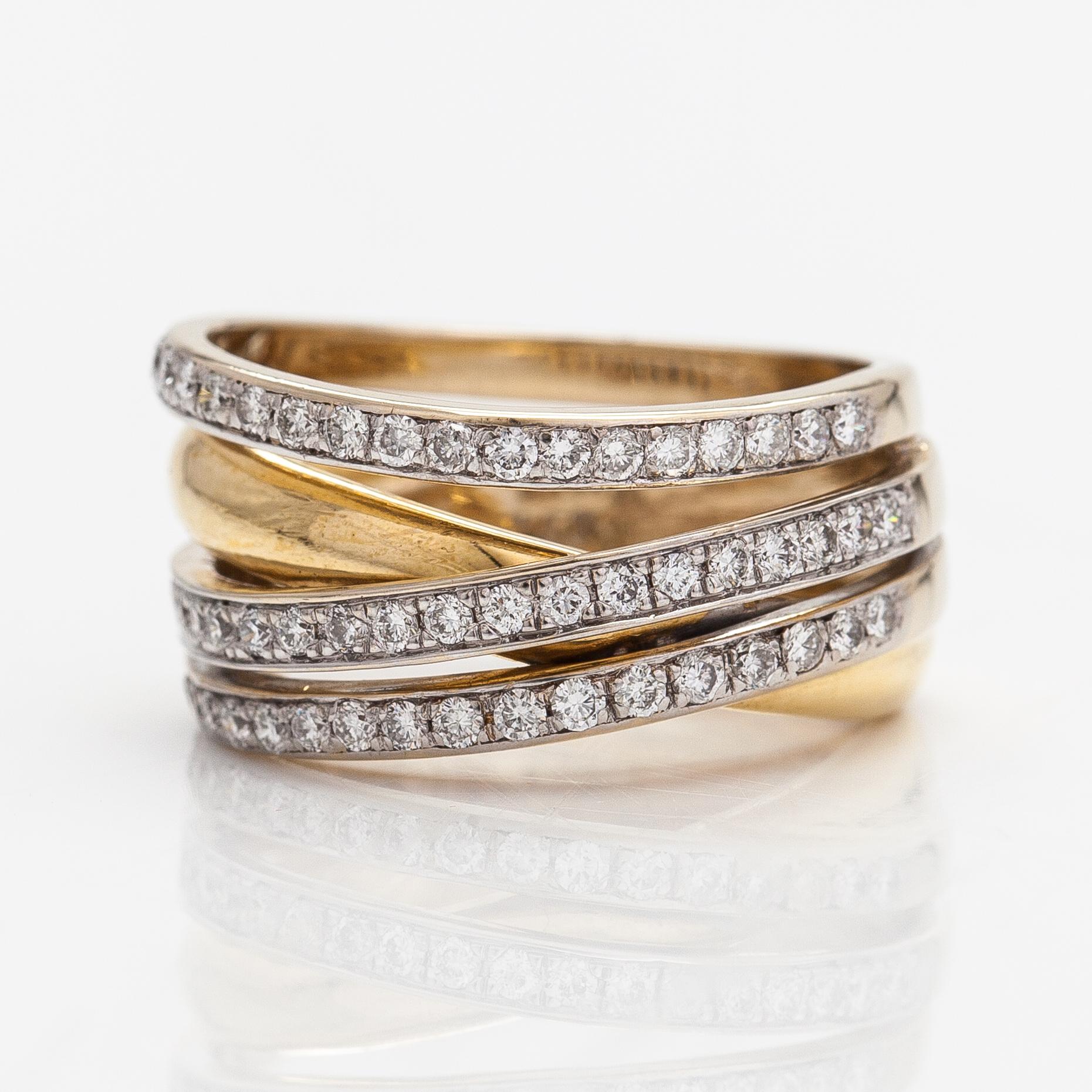 An 18K gold ring with diamonds ca. 0.53 ct in total.