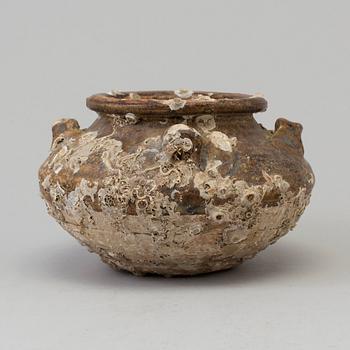 A brown glazed jar, Ming dynasty (1368-1644).