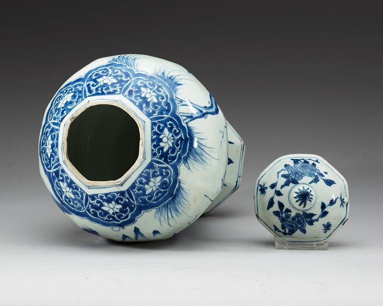 A blue and white transitional jar with cover, 17th Century.
