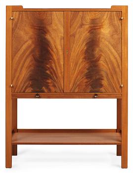 668. A Josef Frank mahogany cocktail cabinet, Firma Svenskt Tenn, model 2135.