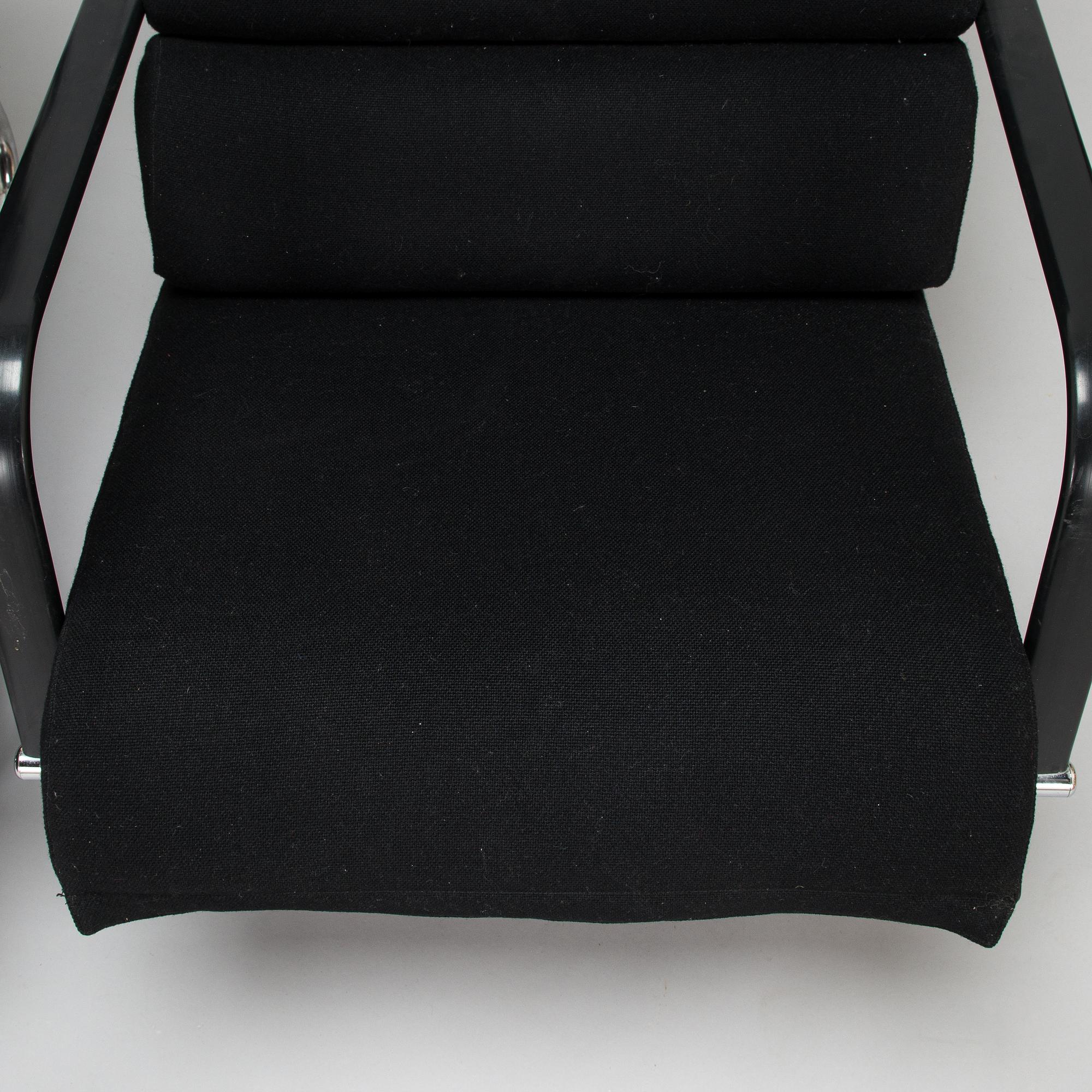 Yrjö Kukkapuro, a 1980s pair of 'Remmi' armchairs for Avarte.