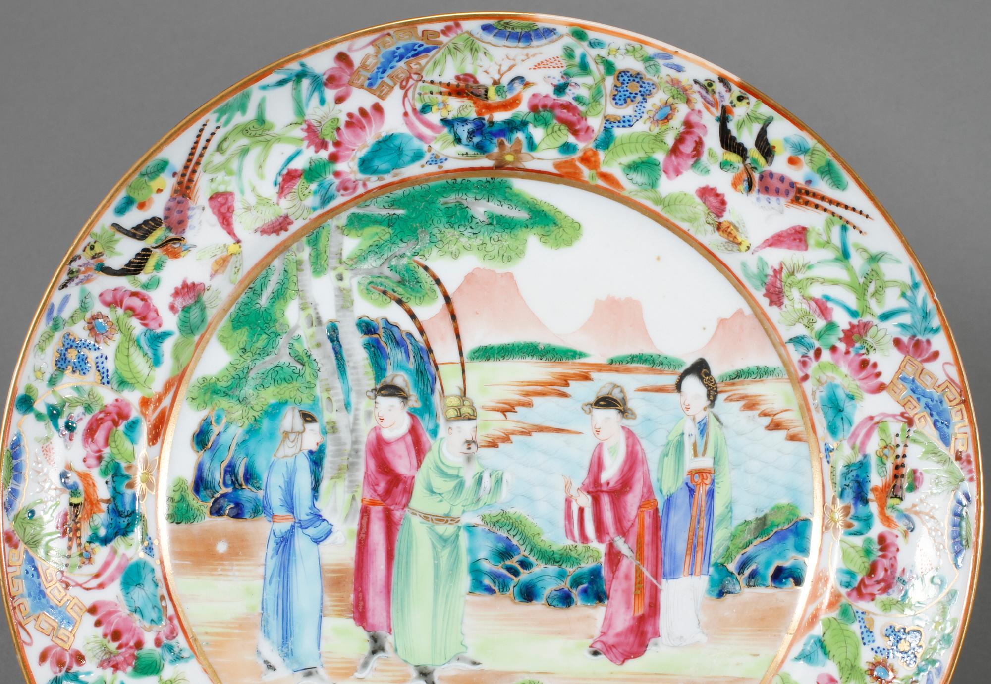 TALLRIKAR, 2 st, porslin, Kina, 1800-talets andra hälft.