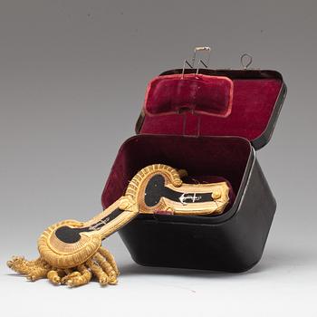 EPÅLETTER, ett par i plåtlåda. För flottan.