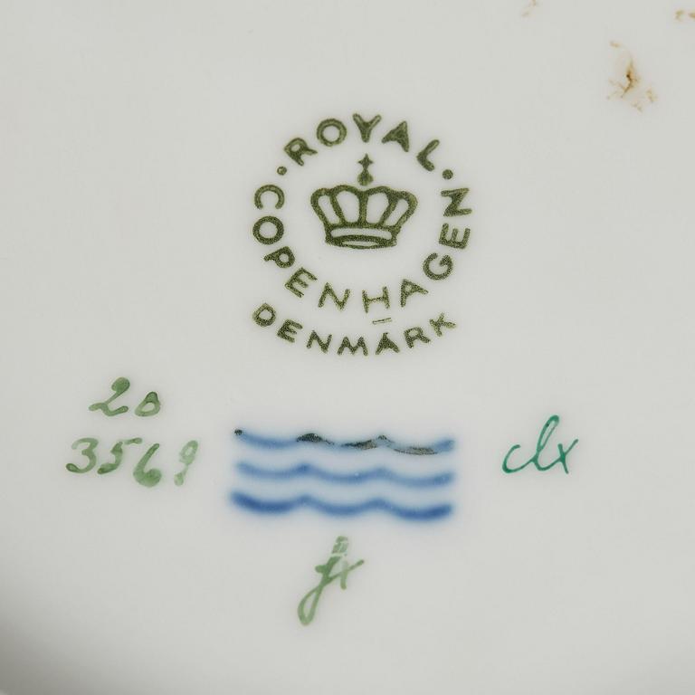 Ytterfoder/Vinkylare, porslin. 'Flora Danica', Royal Copenhagen, Danmark, 1900-tal.