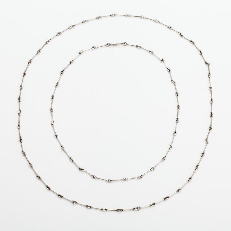 Halsband, 2 st, sterlingsilver. Lapponia 1976 och 1978.