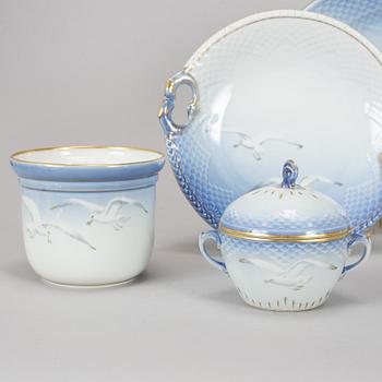 A party 'Blå Måsen' part coffee and dinner porcelain service, Denmark, second half of the 20th century (52 pieces).