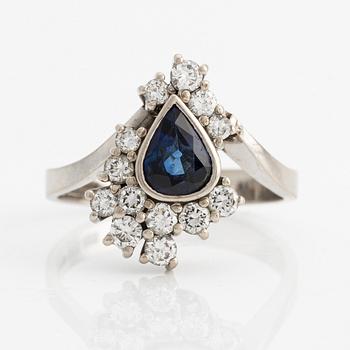 Ring in 18K white gold with pear-shaped sapphire and brilliant-cut diamonds.