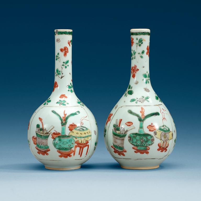 A pair of famille verte vases, Qing dynasty, Kangxi (1662-1722).