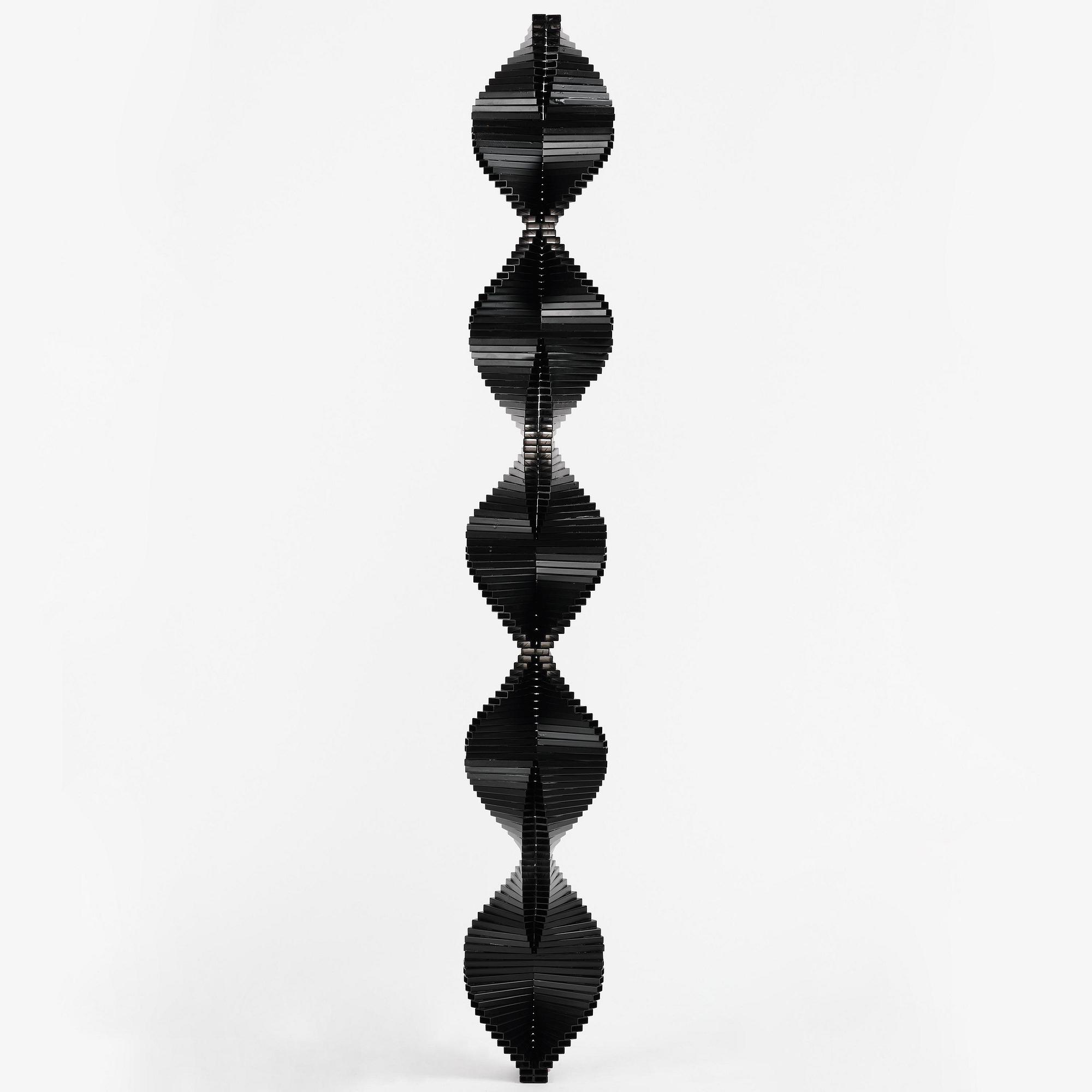 Arne Jones, "Yin-Yang kolonn".