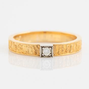 Björn Weckström, Ring "Timanttikihla", 18K guld, briljantslipad diamant 0.04 ct. Lapponia 1968.