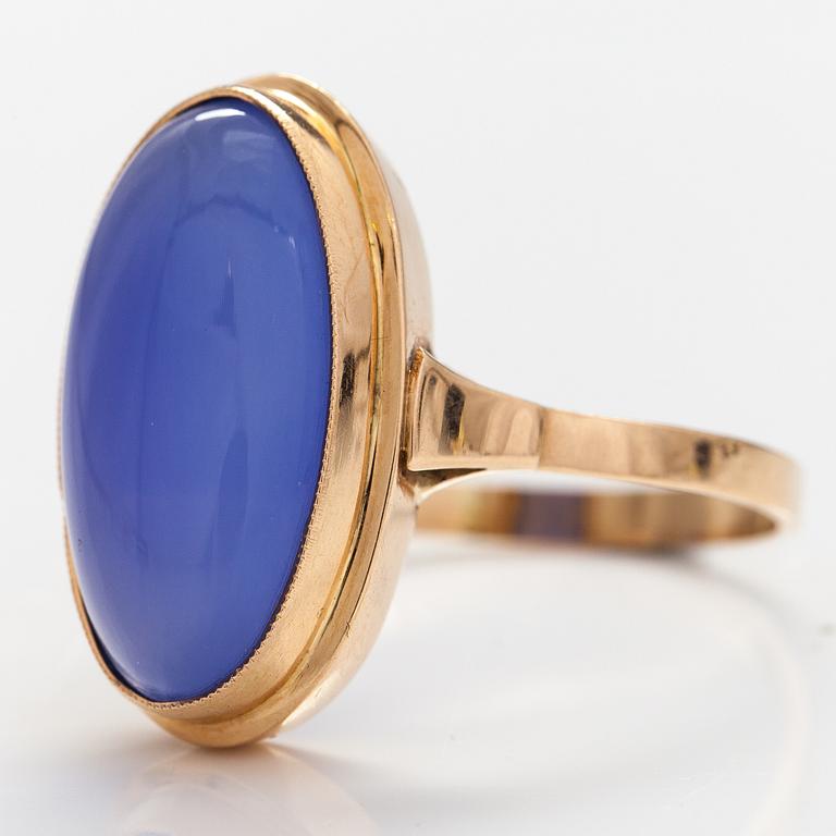 A 14K gold ring with a calcedone.