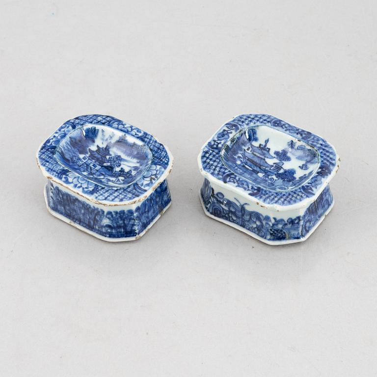 A pair of blue and white porcelain salt cellars, China, 18th century.