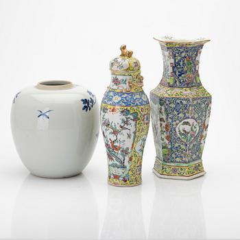 Lot of porcelain, 3 pieces, China, 20th century.