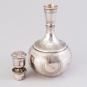 A Russian silver carafe with six cups, assay master's mark Anatoly Apollonovich Artsibashev / A. Romanov, Moscow 1889.