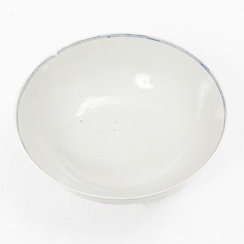 Skålar, två stycken samt skålfat, porslin, Kina, 1900-tal.