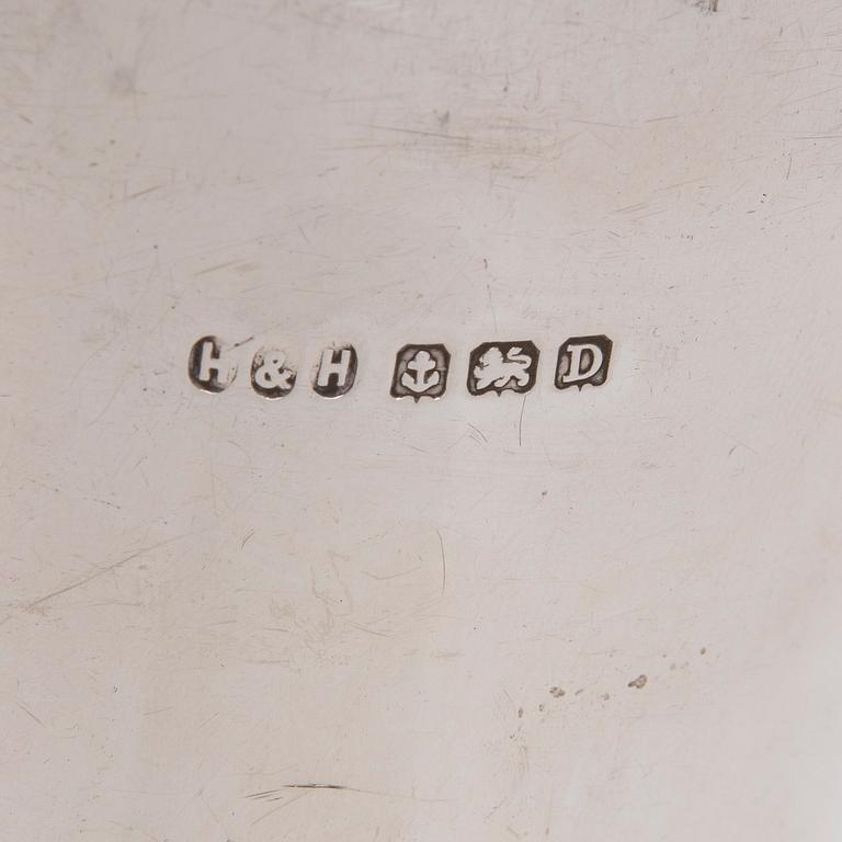 SHAKER, silver, Birmingham, England 1928. Vikt 312,6 g.