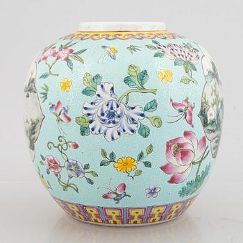 A Chinese sgraffito and famille rose jar, Republic, 20th century.